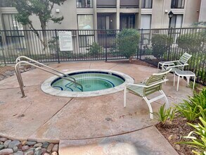 6930 Hyde Park Dr in San Diego, CA - Building Photo - Building Photo