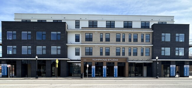 Tompkins in Columbus, OH - Foto de edificio - Building Photo