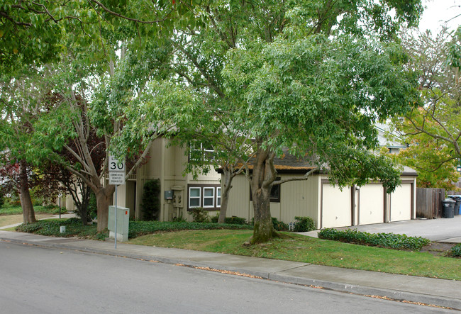 2320 Tachevah Dr in Santa Rosa, CA - Building Photo - Building Photo