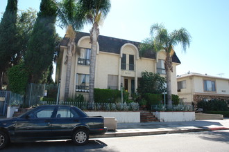 4336 Ventura Canyon Ave in Sherman Oaks, CA - Building Photo - Building Photo