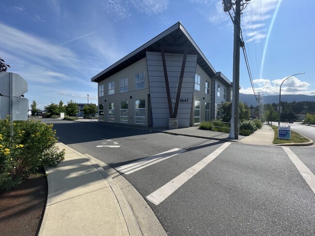 1847 Dufferin Crescent in Nanaimo, BC - Building Photo - Building Photo