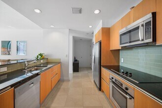 1050 Brickell Ave, Unit 2302 in Miami, FL - Building Photo - Building Photo