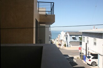 310 16th Pl in Manhattan Beach, CA - Building Photo - Building Photo