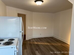 36 Third St Apt. in Bangor, ME - Foto de edificio - Building Photo