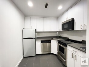 EAST 69 STREET in New York, NY - Foto de edificio - Building Photo