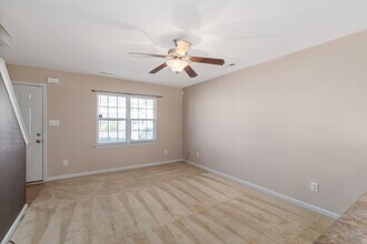 8011 Banister Loop in Jacksonville, NC - Building Photo - Building Photo