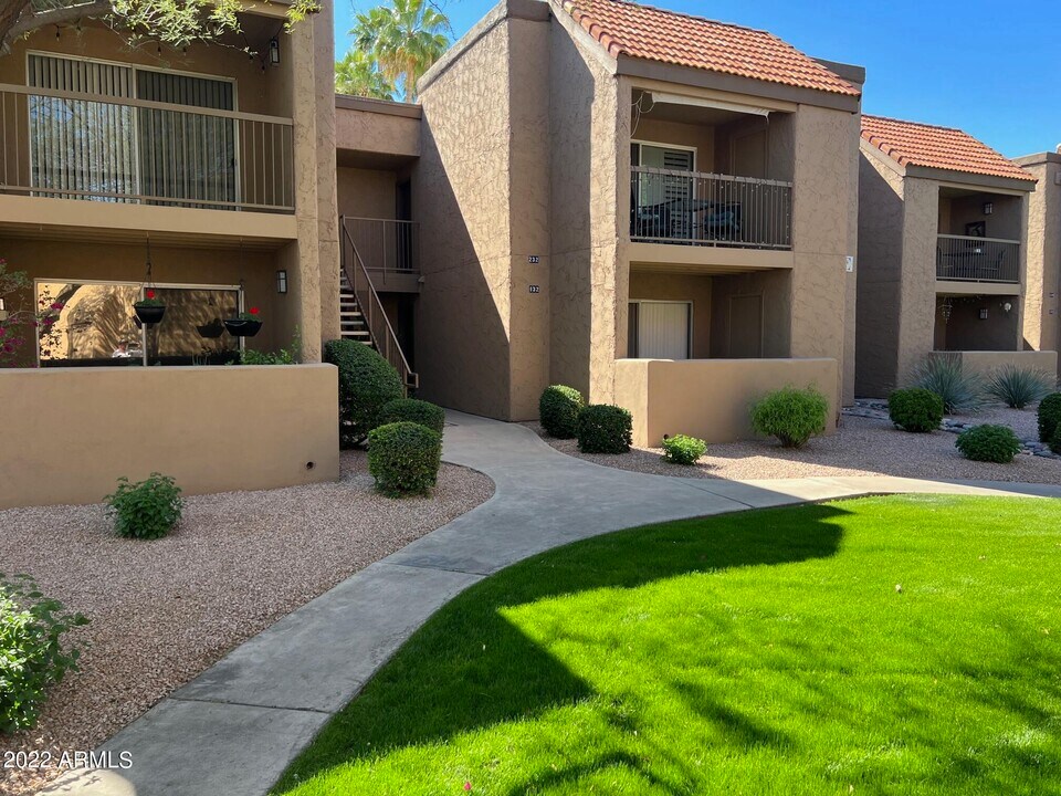 8256 E Arabian Trail in Scottsdale, AZ - Building Photo