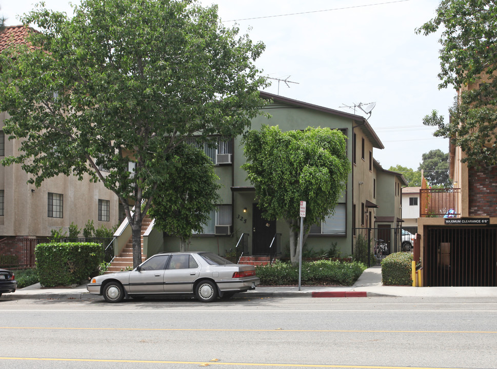 325 E Verdugo Ave in Burbank, CA - Building Photo