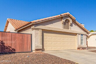 5340 W Oraibi Dr in Glendale, AZ - Building Photo - Building Photo