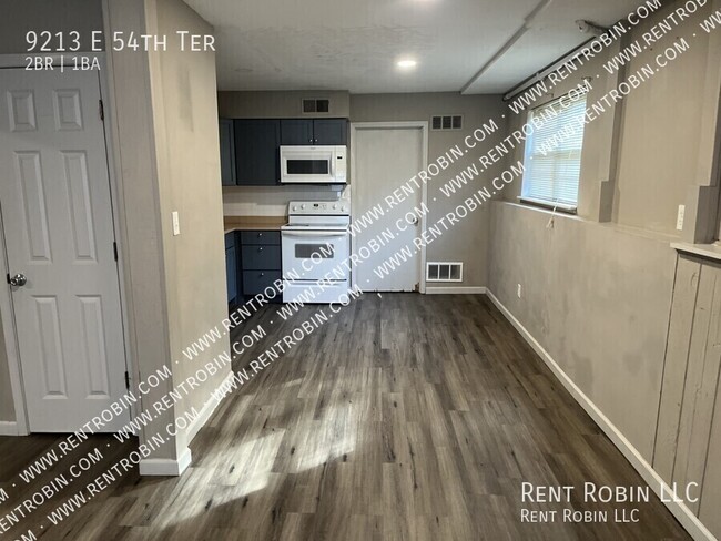 9213 E 54th Terrace in Raytown, MO - Foto de edificio - Building Photo