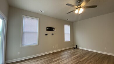 304 Otis Cv Ln in Jacksonville, NC - Building Photo - Building Photo