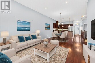 26 Manitoulin Trail in Hamilton, ON - Building Photo - Building Photo