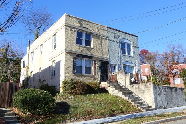 2801-2803 Buena Vista Ter SE in Washington, DC - Building Photo - Building Photo