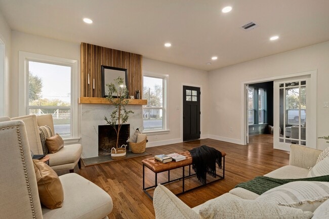 property at 918 Front St