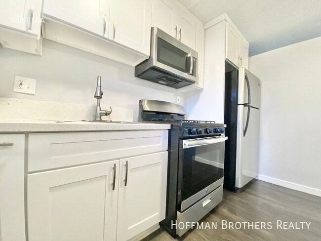 2028 Pennsylvania Ave, Unit 9A in Los Angeles, CA - Building Photo - Building Photo