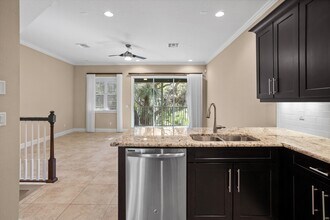 5912 Anchorage Way S in St. Petersburg, FL - Building Photo - Building Photo