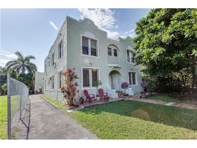 356 W 46th St in Miami Beach, FL - Building Photo