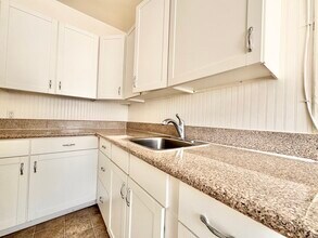 439 N Van Ness Ave in Los Angeles, CA - Building Photo - Building Photo