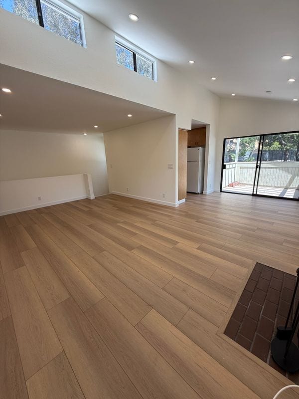 22137 Burbank Blvd in Los Angeles, CA - Building Photo - Building Photo