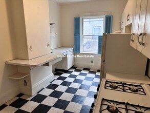 923 Beacon St, Unit 2 in Boston, MA - Building Photo - Building Photo