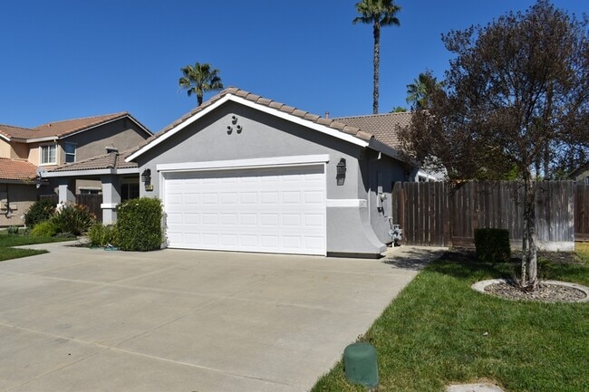 11207 Myrtlewood Dr in Chowchilla, CA - Building Photo - Building Photo