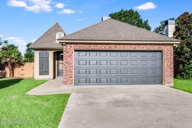 200 King Arthurs Way in Youngsville, LA - Building Photo - Building Photo