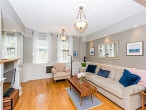 137 Marlborough St, Unit 1 in Boston, MA - Building Photo - Building Photo