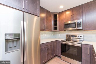2103 Christian St in Philadelphia, PA - Building Photo - Building Photo