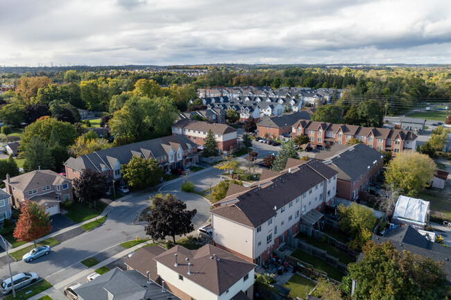 1865 Kingston Rd in Pickering, ON - Building Photo - Building Photo