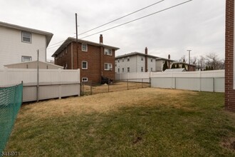 318 Kennedy Dr in Linden, NJ - Building Photo - Building Photo