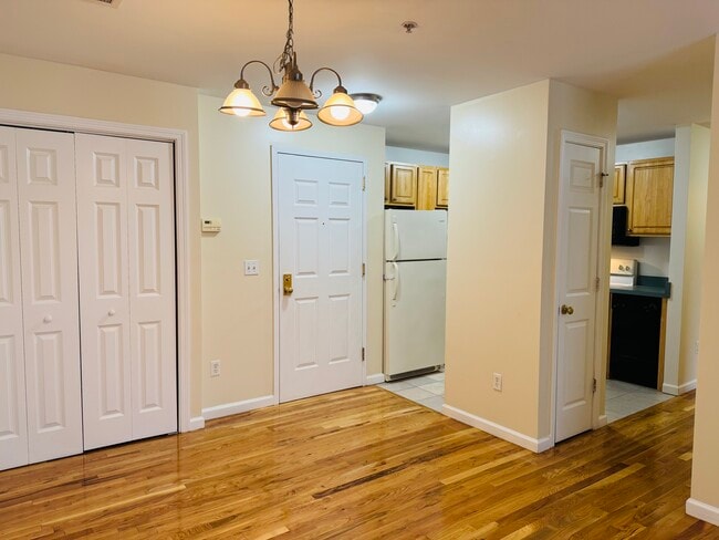 112 S Whitney St in Hartford, CT - Building Photo - Building Photo