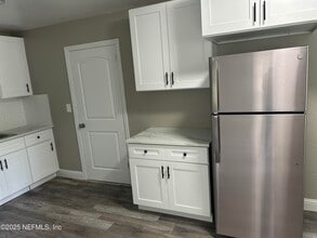 6946 W Virginia Ave in Jacksonville, FL - Building Photo - Building Photo