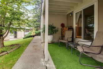 12028 Slater Ave NE, Unit B3 in Kirkland, WA - Building Photo - Building Photo