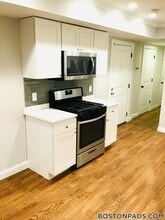 2747 Washington St, Unit 4 in Boston, MA - Foto de edificio - Building Photo