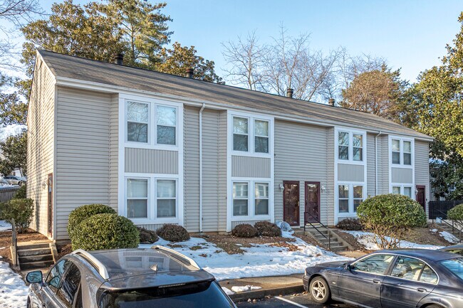 Hollymead Square Townhomes in Charlottesville, VA - Building Photo - Building Photo