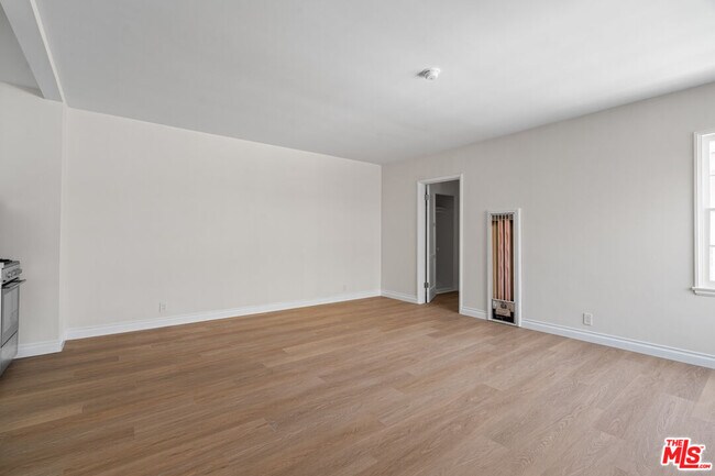 148 S McCarty Dr in Beverly Hills, CA - Building Photo - Building Photo