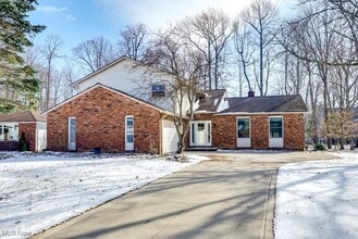 3969 E Ash Ln in Beachwood, OH - Building Photo - Building Photo