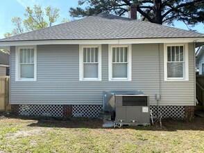 228 E 52nd St in Savannah, GA - Foto de edificio - Building Photo