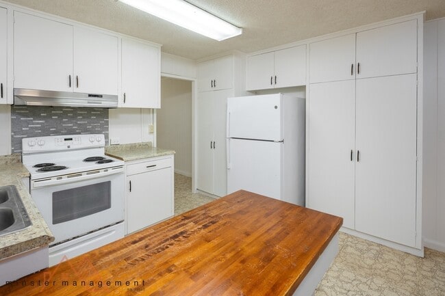 1428 Ala Iolani St in Honolulu, HI - Foto de edificio - Building Photo