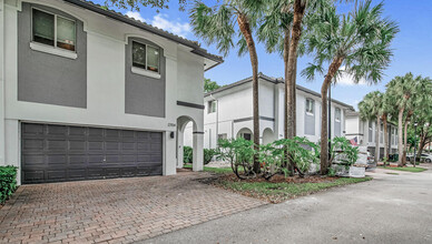 2704 Treasure Cove Cir in Fort Lauderdale, FL - Building Photo - Building Photo