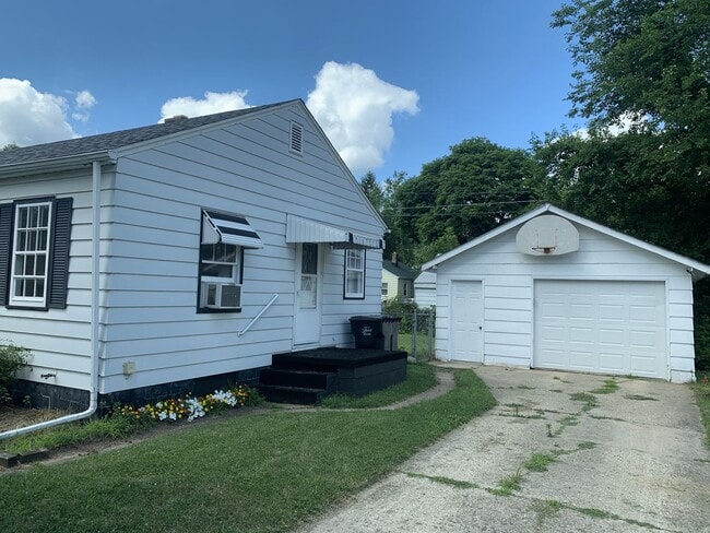 1709 Calumet Ave in Beloit, WI - Building Photo - Building Photo