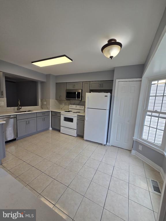 14006 Betsy Ross Ln in Centreville, VA - Building Photo - Building Photo