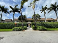 14500 SW 88th Ave in Palmetto Bay, FL - Foto de edificio - Building Photo