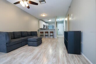 2124 N Tamiami Trl in Sarasota, FL - Building Photo - Building Photo