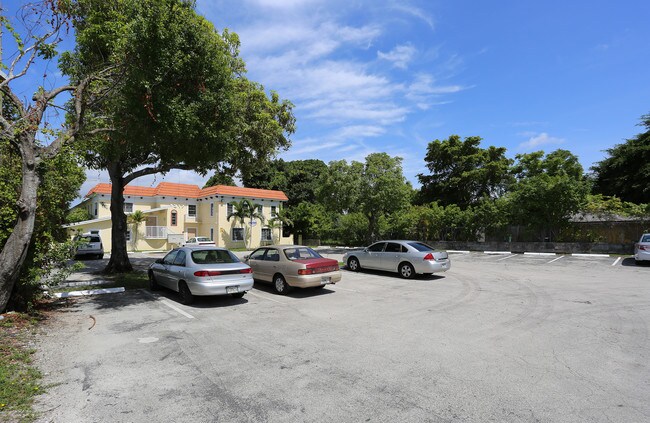 1317 N Dixie Hwy in Fort Lauderdale, FL - Building Photo - Building Photo