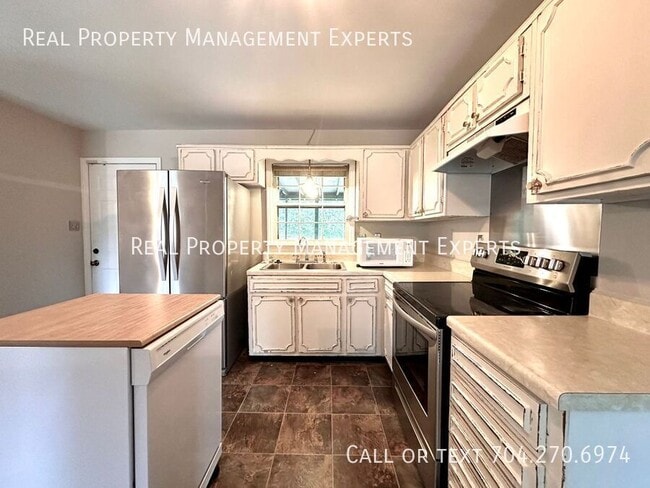 4320 Woodgreen Terrace in Charlotte, NC - Building Photo - Building Photo