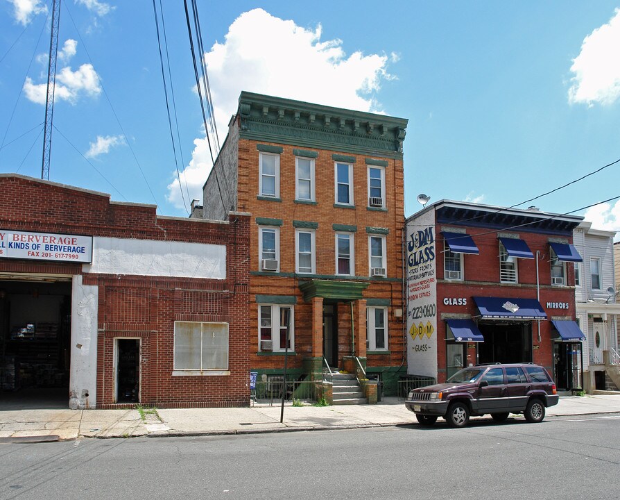 714 22nd St in Union City, NJ - Building Photo