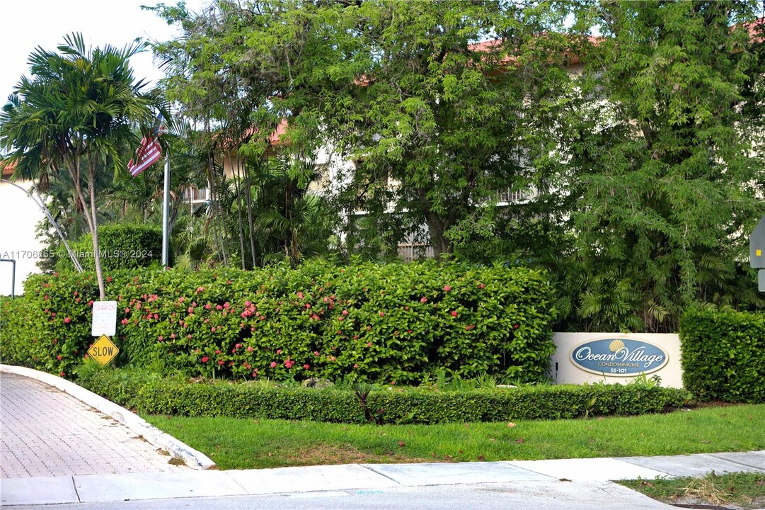 55 Ocean Ln Dr in Key Biscayne, FL - Building Photo