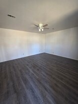 302 St Leonard Dr in Sauget, IL - Building Photo