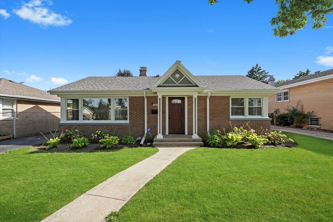 5809 Huron St in Berkeley, IL - Building Photo